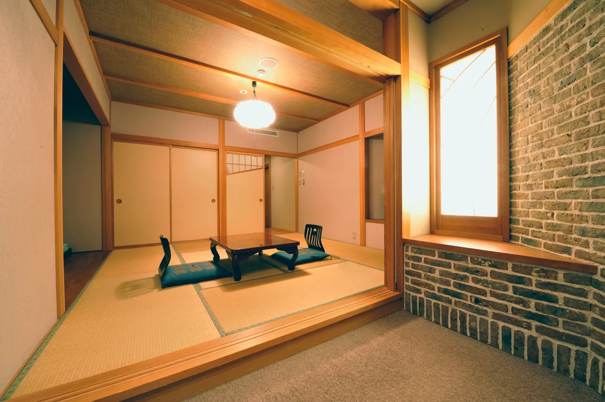 ห้องพักเสื่อทาทามิที่ชิโรอุมะโซ เรียวกังฮาคุบะ