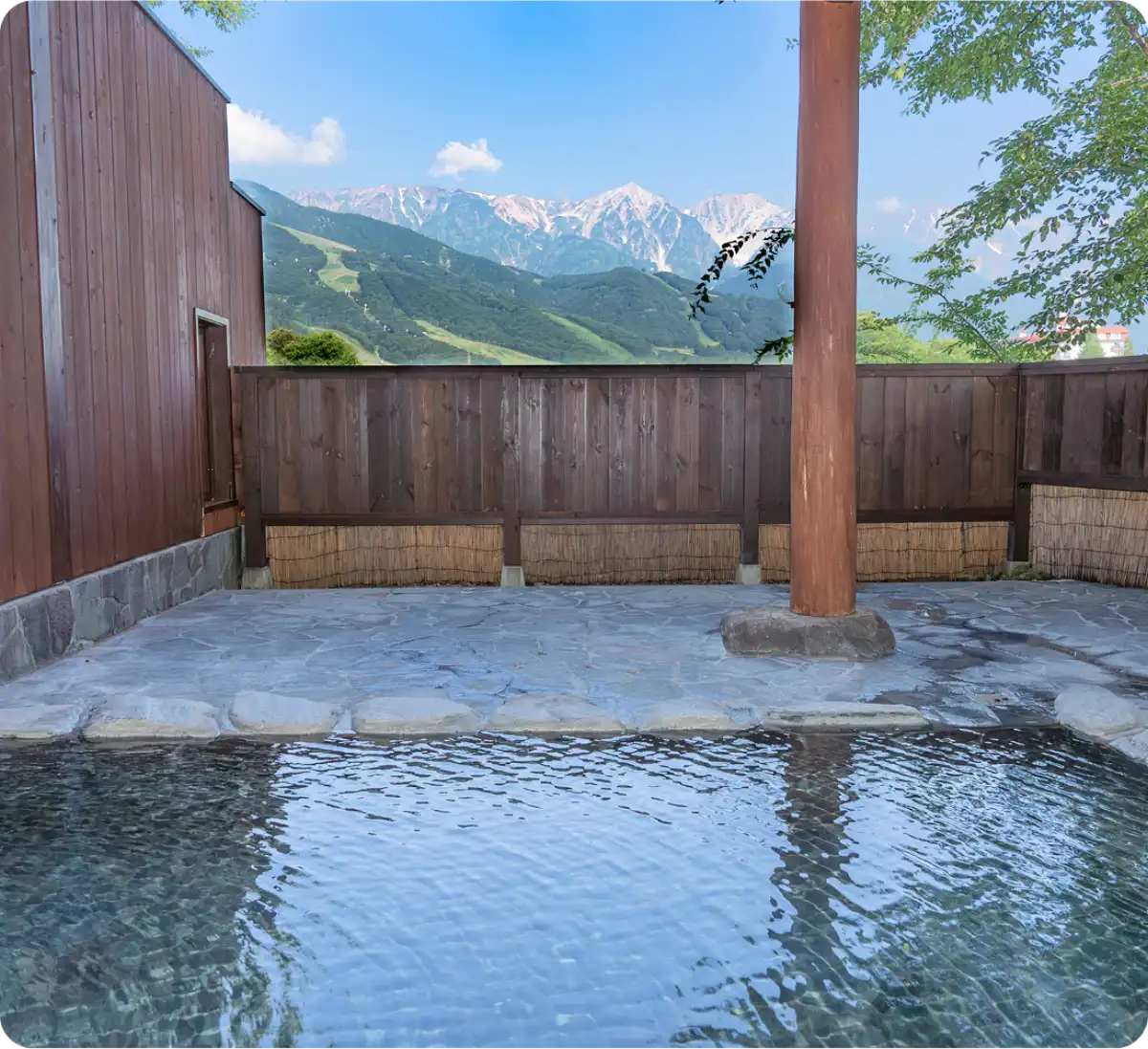 Mimizuku no Yu outdoor onsen in the forest