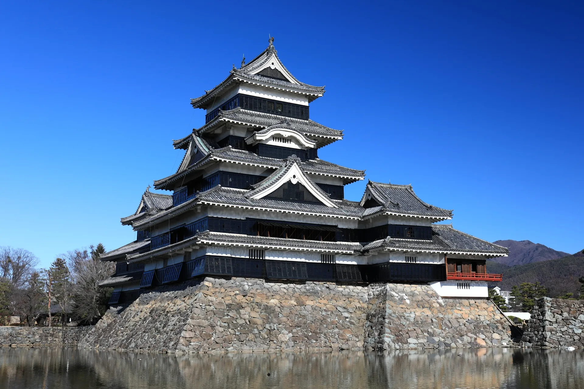 Nagano Day Trip Matsumoto Castle from Hakuba