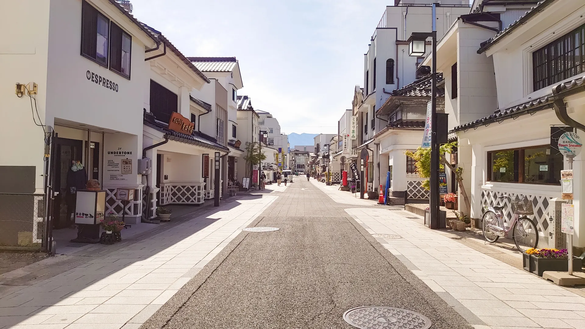 Nakamachi Street in Matsumoto — traditional kura storehouses with black and white walls